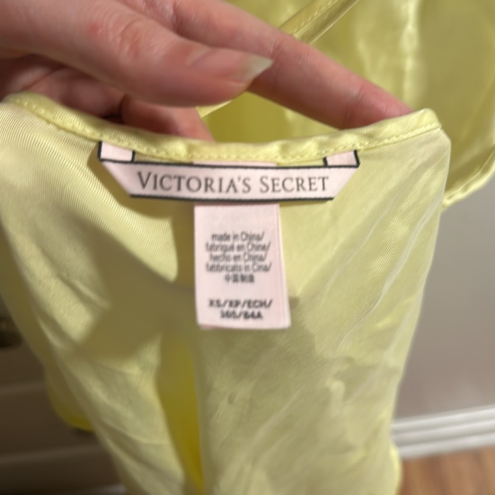 Victoria secret cute yellow satin midi ⭐️🌙